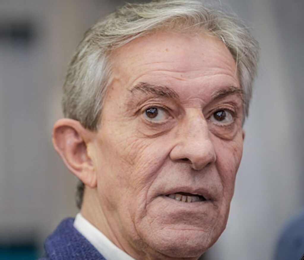 Álvarez Castellano: “en la historia del país nunca un barco estuvo parado 16 días con el dinero depositado”